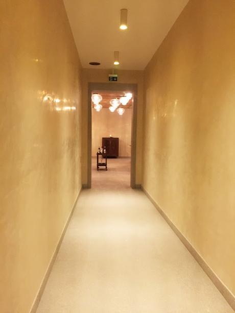 Pasillo que va a las cabinas. Wellness & Spa LeDomaine, un Santuario para tus cinco sentidos