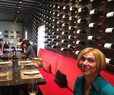 Comedor de la Vinoteca. Rico, rico, de ahí mi cara :) Wellness & Spa LeDomaine, un Santuario para tus cinco sentidos