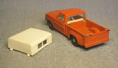 Una camioneta Ford roja