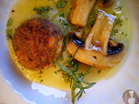 Albóndigas vegetarianas con crema de puerros