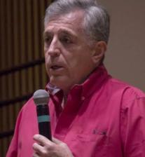Cuatro décadas antes de convertirse en presidente de la Radio y Televisión Argentina, Miguel Pereira filmó La deuda interna.