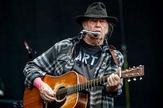 Neil Young cumplió ayer 71 años.