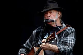 Neil Young cumplió ayer 71 años.