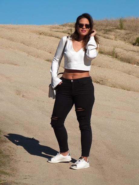 ¡Nuevo look! Crop top y deportivas