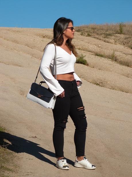 ¡Nuevo look! Crop top y deportivas