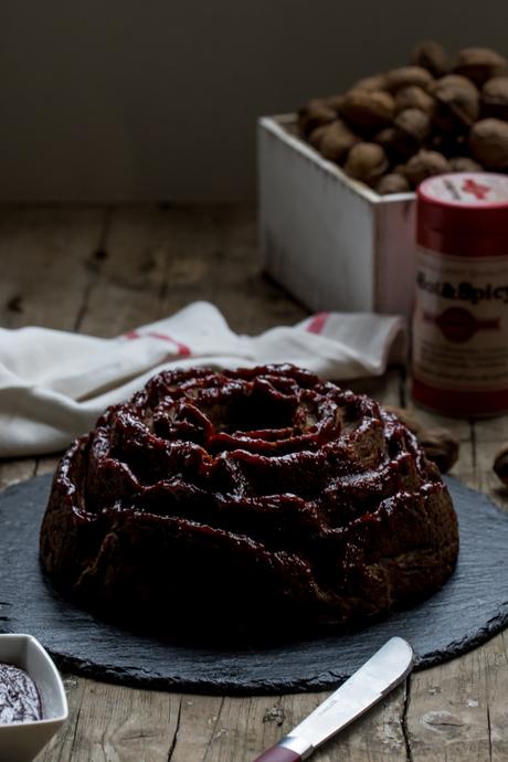 BUNDT SALADO DE MORCILLA Y NUECES CON GLASEADO DE PIMIENTOS ROJOS AL OPORTO