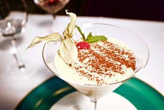 A LA SOMBRA DE LA PUERTA DE ALCALA