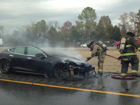 Sorprendete con los problemas que atraviesa Tesla Motors incendio Model S