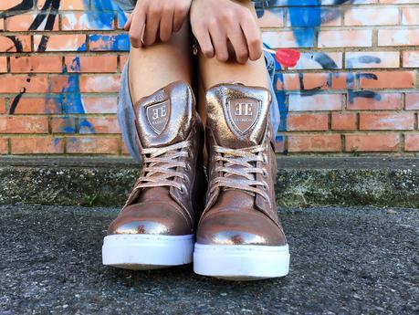 GREY & GOLD GREY & GOLD