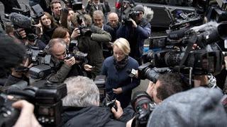 Interrogado Assange por fiscales suecos en la embajada de Ecuador en Londres