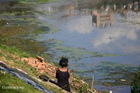mujer antananrivo lago