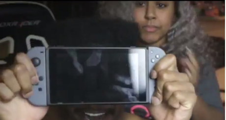 Youtuber afirma tener la Nintendo Switch y la muestra al público