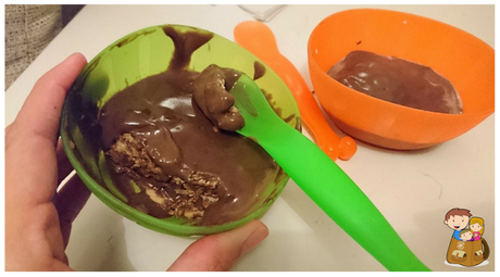 Cocinando con niños: Tarta individual de chocolate al microondas y galletas