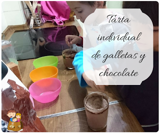 Tarta individual de chocolate al microondas y galletas receta cocinar con niños