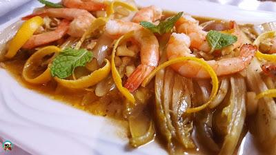 Endivias con langostinos