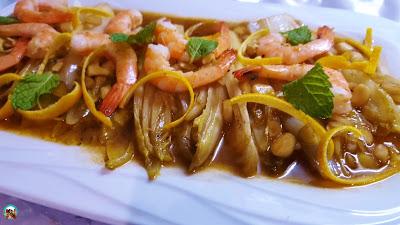 Endivias con langostinos