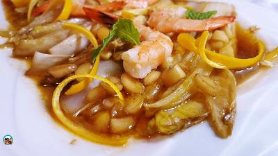 Endivias con langostinos