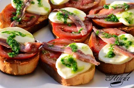 Tostada de mozzarella y tomate