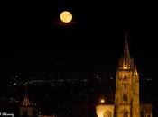 luna sobre catedral