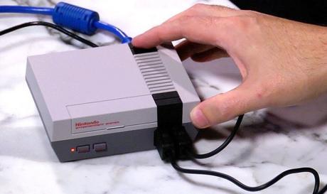 Nintendo Mini hackeada. Ya es posible instalar la distribución GNU/Linux que queramos. nes-1