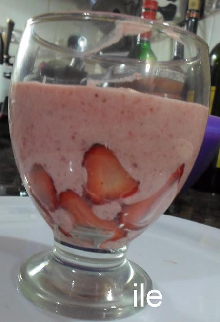 Mousse helada de frutillas