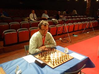 Fuego sobre el tablero de la mesa uno hoy en el estadio nacional