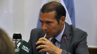 Gutiérrez quiere negociar salarios docentes sin un piso nacional