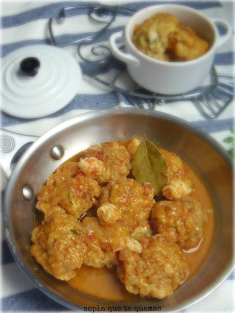 Albóndigas de sepia con salsa de langostinos