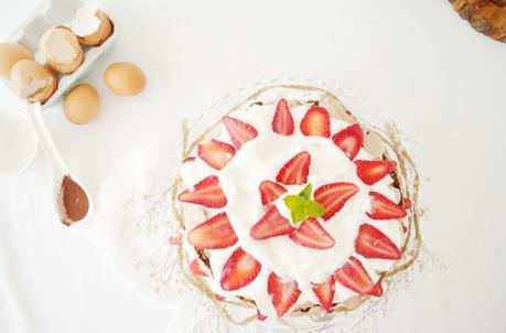 Pavlova de chocolate y fresas, una tarta con mucho glamour #JaquealaReina Pavlova de chocolate y fresas, una tarta con mucho glamour #JaquealaReina