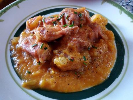 Guiso de pollo con patatas y pimientos - Spezzatino di pollo con peperoni gialli e patate - Potatoes and pepper chicken stew