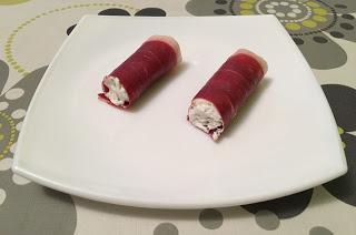 Rollitos de jamón ibérico con queso, trufa y nueces