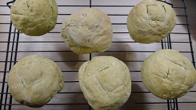 MOLLETES DE ALBAHACA (Receta sencilla de pan)