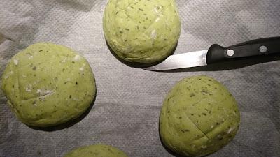 MOLLETES DE ALBAHACA (Receta sencilla de pan)