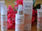 Cuidando rostro cosmética BIOREGENA