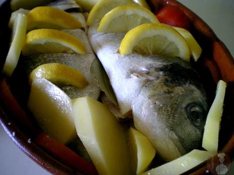 Dorada al horno, preparada para hornear