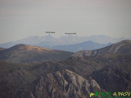 Vista del Torrecerredo y Peña Santa desde el Pico Mocoso