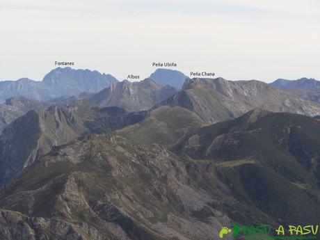 Vista de Peña Ubiña,Fontanes y Albos desde el Pico Mocoso