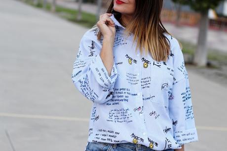 Cardigan largo y camisa con estampado de letras