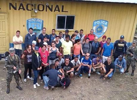 Obligados por el éxodo: Cuba y Honduras hablan de migración cubanos-migracion-honduras