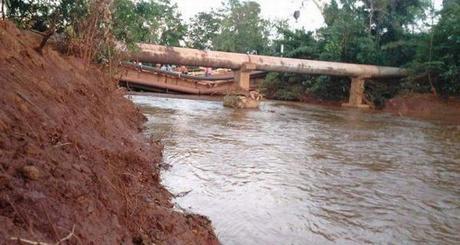 colapsa-puente-moa_f-facebook