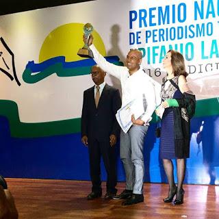 Salvador Batista fue galardonado como periodista digital del 2016 en  PEL