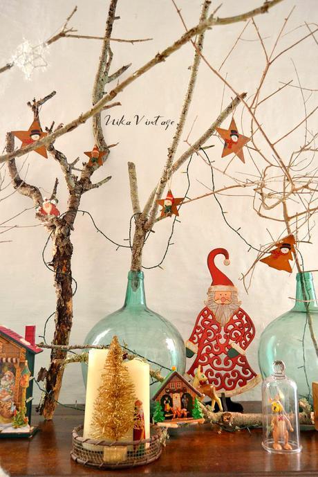 DECORACIÓN DE NAVIDAD CON DAMAJUANAS Y RAMAS