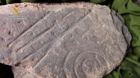 Un agricultor encontró en Toledo una estela funeraria de finales de la Edad del Bronce