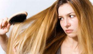 ¡Cuidados para tu Cabello de forma Natural! cepillarse-el-cabello