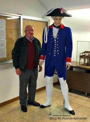 uniforme de los alumnos cadetes de la Escuela Academia de Minas de Almadén