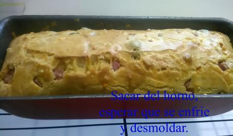 Cake de queso, jamón y aceitunas. fuera-del-horno