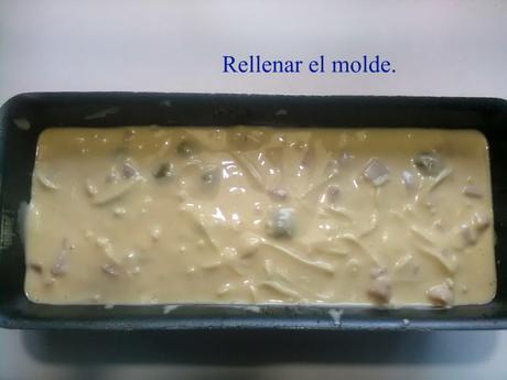Cake de queso, jamón y aceitunas. enmoldar
