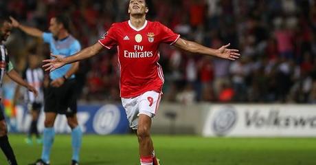 Raúl Jiménez anota en victoria del Benfica