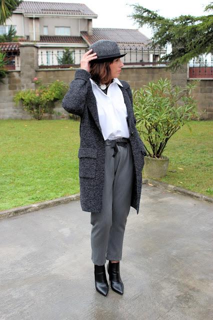 MIS LOOKS- TODO AL GRIS CON PUNTO Y APARTE