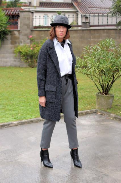 MIS LOOKS- TODO AL GRIS CON PUNTO Y APARTE